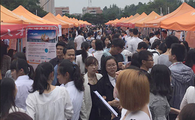 金控人力和犀牛直聘参加四川工商学院2016年夏季